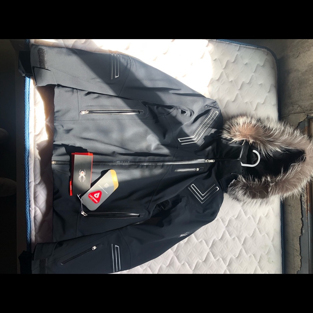 Women’s 8 Spyder insulation coat - worn 2 times